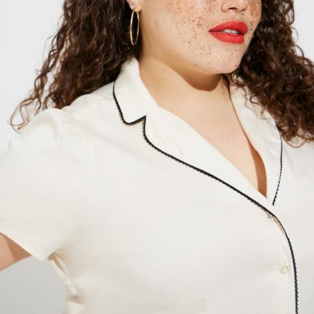 NWT TORRID BLOUSE RETRO CHIC STRETCH CHALLIS BUTTON UP - PLUS SIZE - Picture 2 of 4